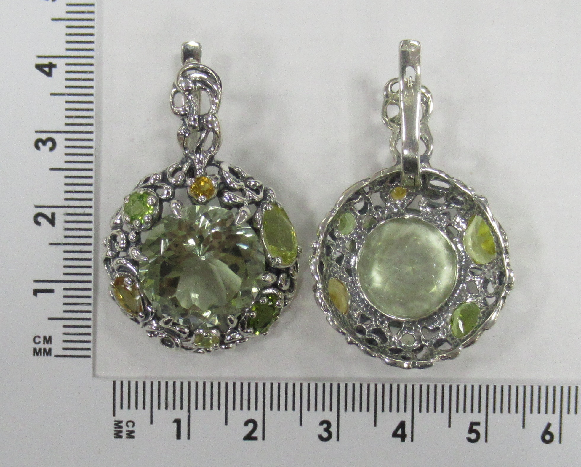 Серебряные серьги 925 пробы; оксидирование; вставки 2 Празиолит; 4 Лимонный кварц; 4 Цитрин; 4 Хризо